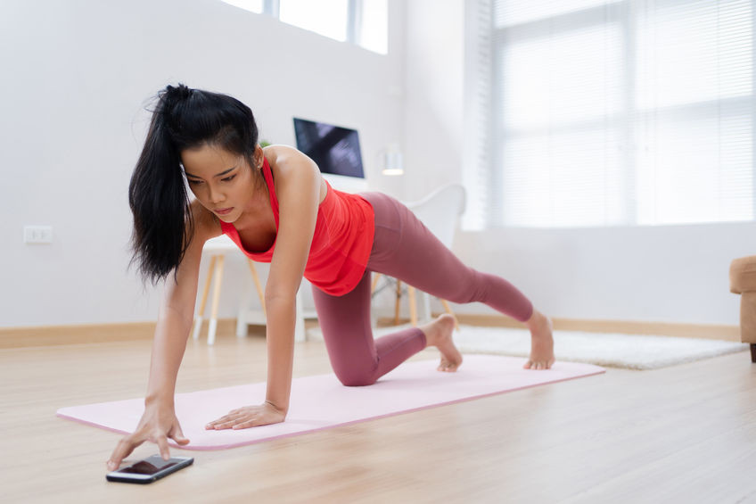 Pour ou contre les cours de yoga en ligne ?