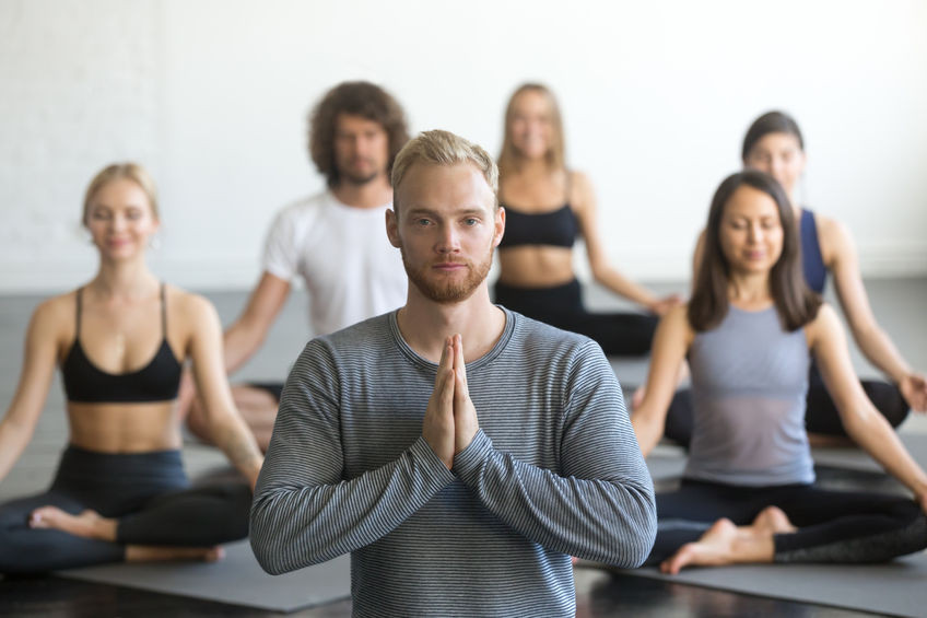 lesquestions de se poser avant de se former à l'enseignement du yoga POurquoi devenir professeur de yoga