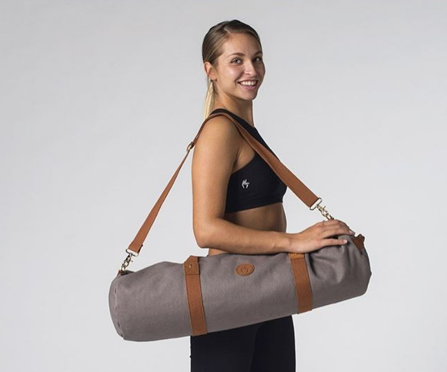 Le sac à tapis Navy Bag de Chin Mudra : Elégance au service du yoga