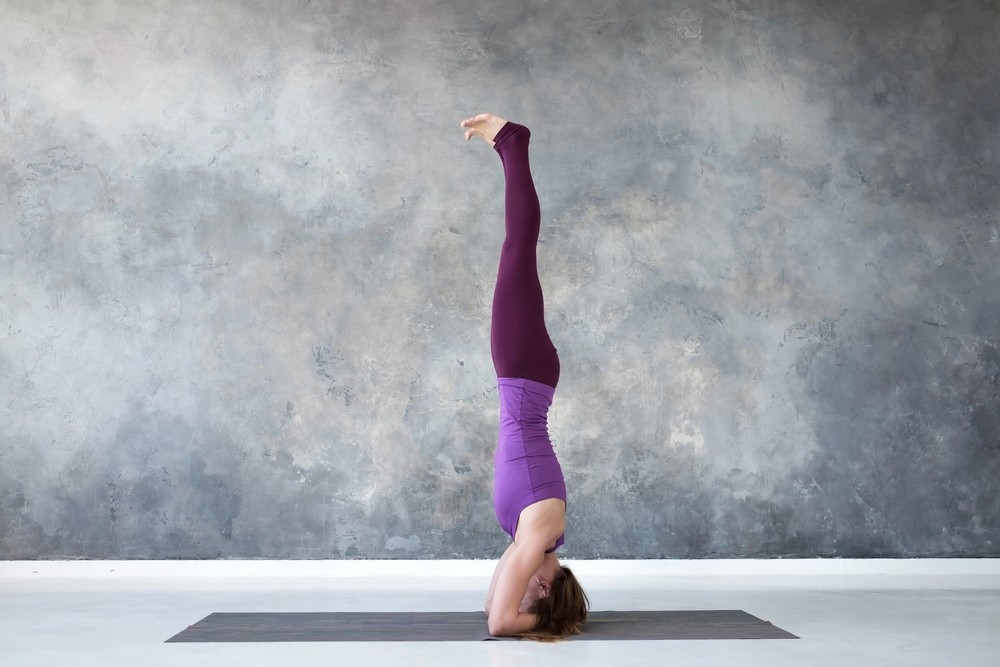 comment réaliser la posture reine au yoga ? Sirsasana : la posture reine au yoga